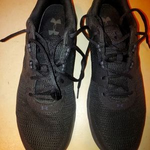 Under Armour mens black size 12 shoes